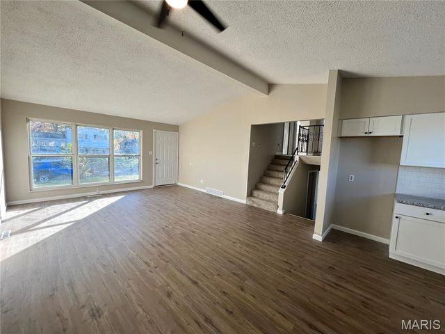 12 Trinity Lane, Florissant, MO 63031