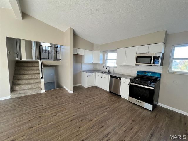 12 Trinity Lane, Florissant, MO 63031