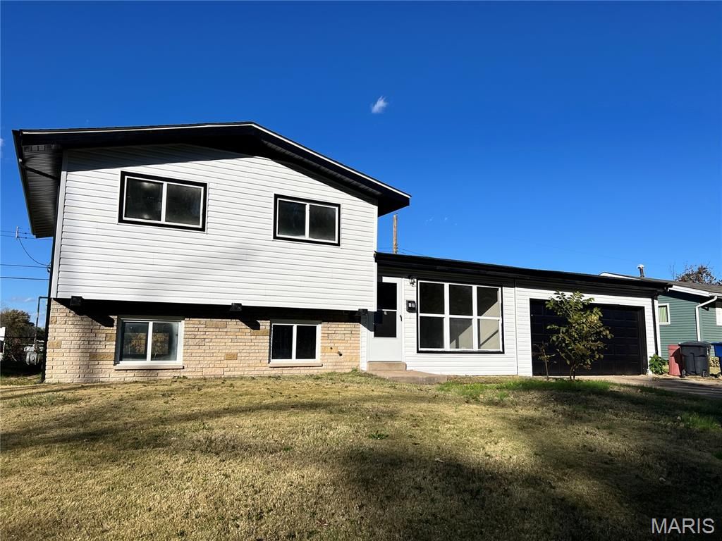 12 Trinity Lane, Florissant, MO 63031