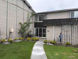 8272 Karam Boulevard 4, Warren, MI 48093