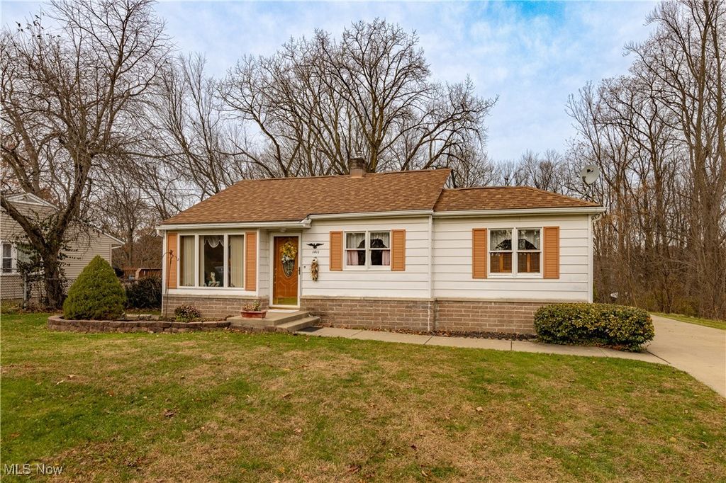 1411 Chapman Drive, Akron, OH 44305