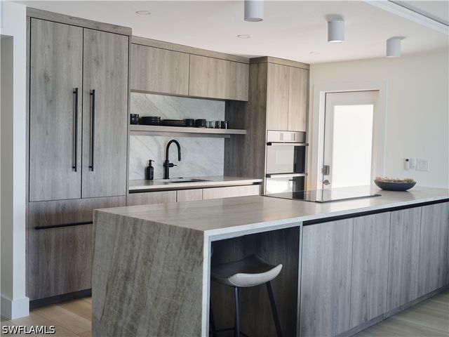 322 Harbour DR 104D, Naples, FL 34103