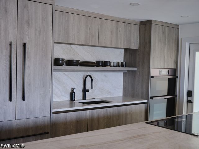 322 Harbour DR 104D, Naples, FL 34103