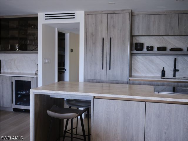 322 Harbour DR 104D, Naples, FL 34103