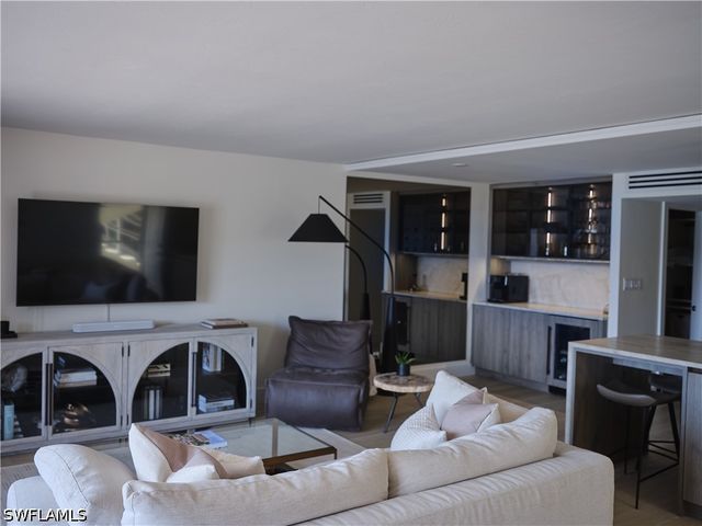 322 Harbour DR 104D, Naples, FL 34103