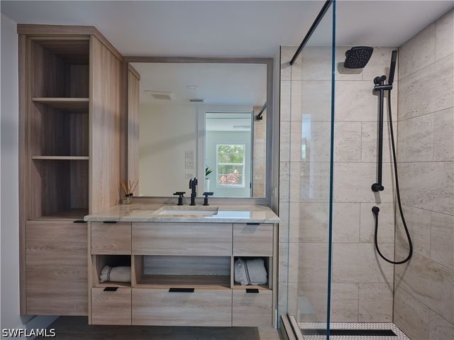 322 Harbour DR 104D, Naples, FL 34103