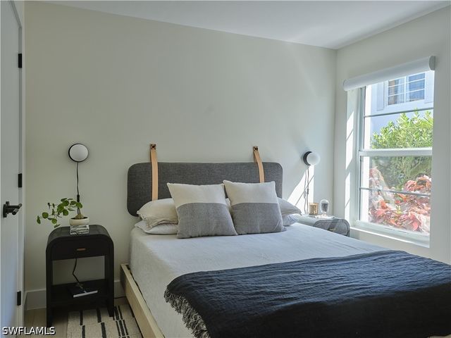 322 Harbour DR 104D, Naples, FL 34103