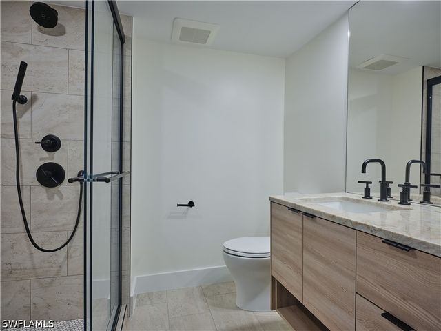 322 Harbour DR 104D, Naples, FL 34103