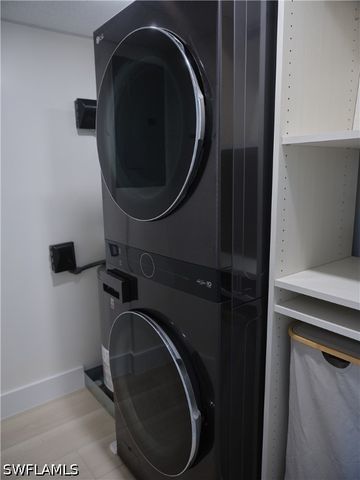 322 Harbour DR 104D, Naples, FL 34103