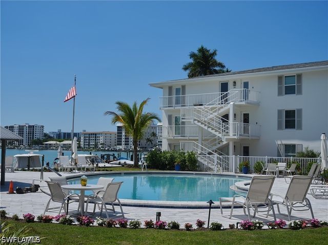 322 Harbour DR 104D, Naples, FL 34103