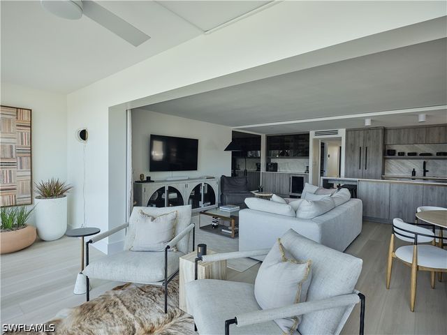 322 Harbour DR 104D, Naples, FL 34103