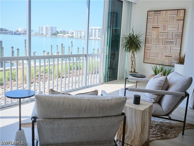 322 Harbour DR 104D, Naples, FL 34103