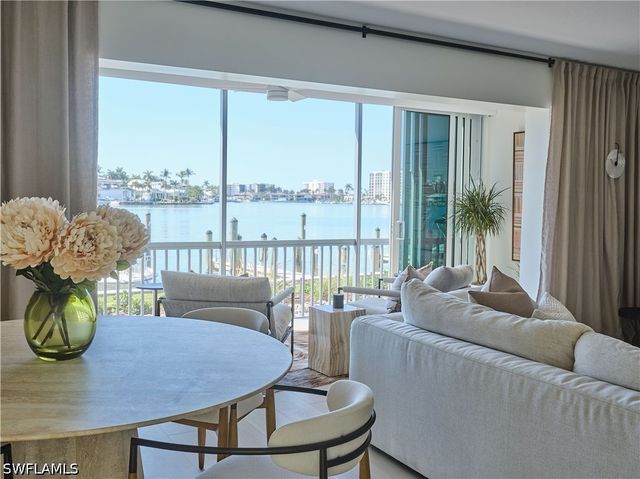 322 Harbour DR 104D, Naples, FL 34103