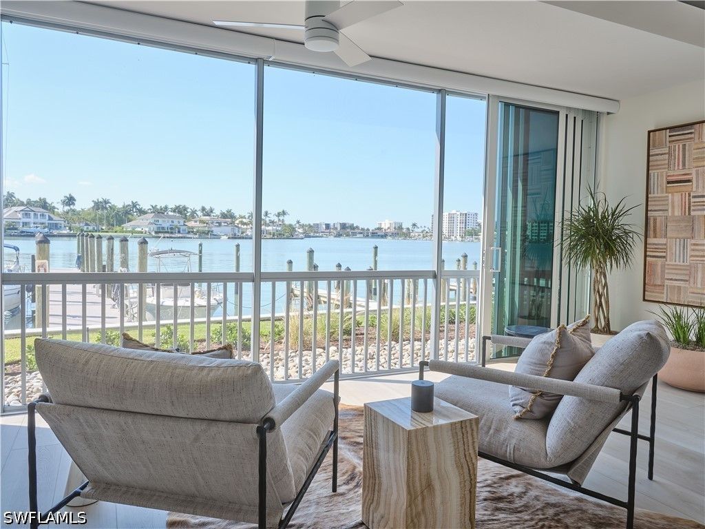 322 Harbour DR 104D, Naples, FL 34103