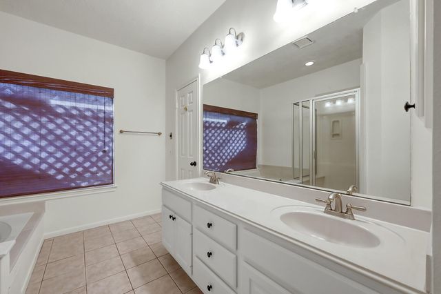 23 Heathstone Place, The Woodlands, TX 77381