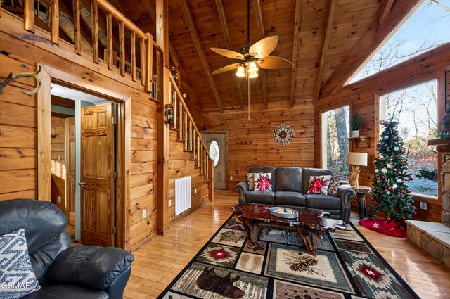 2332 Raymond Hollow Road, Sevierville, TN 37876