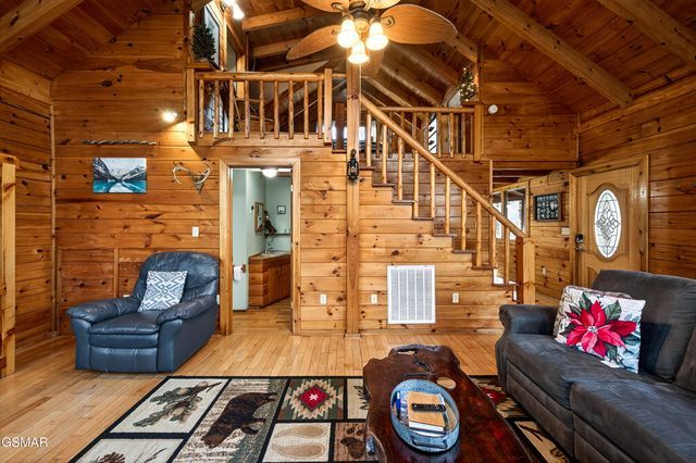 2332 Raymond Hollow Road, Sevierville, TN 37876