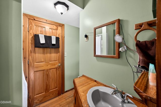 2332 Raymond Hollow Road, Sevierville, TN 37876