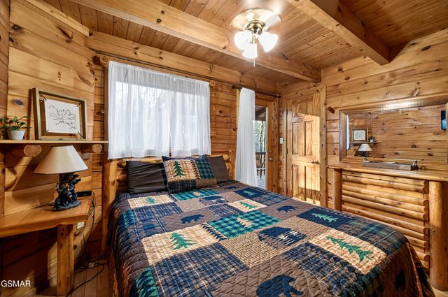 2332 Raymond Hollow Road, Sevierville, TN 37876