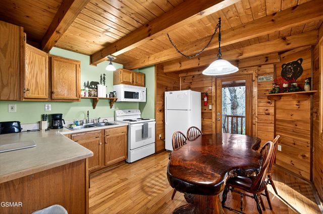 2332 Raymond Hollow Road, Sevierville, TN 37876