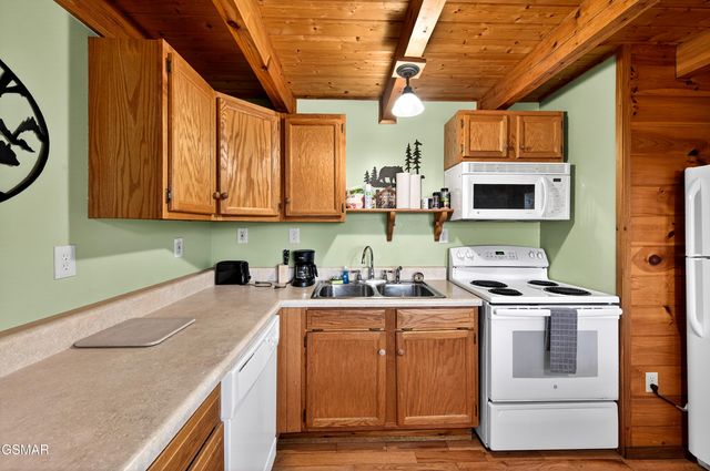 2332 Raymond Hollow Road, Sevierville, TN 37876