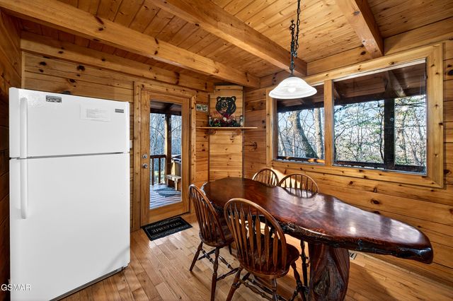 2332 Raymond Hollow Road, Sevierville, TN 37876