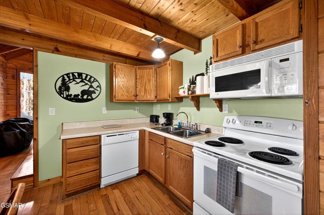 2332 Raymond Hollow Road, Sevierville, TN 37876