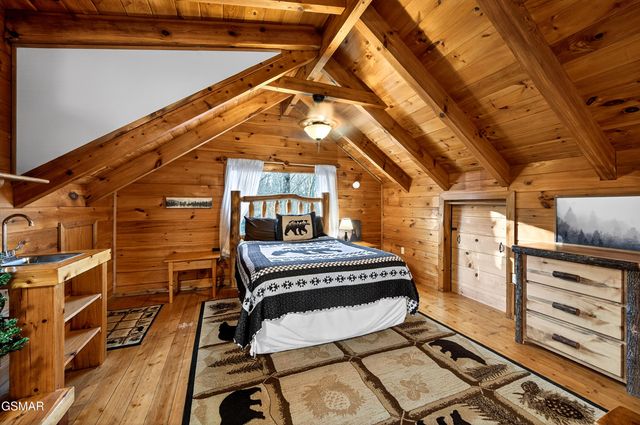 2332 Raymond Hollow Road, Sevierville, TN 37876