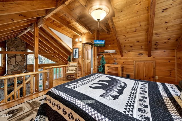 2332 Raymond Hollow Road, Sevierville, TN 37876