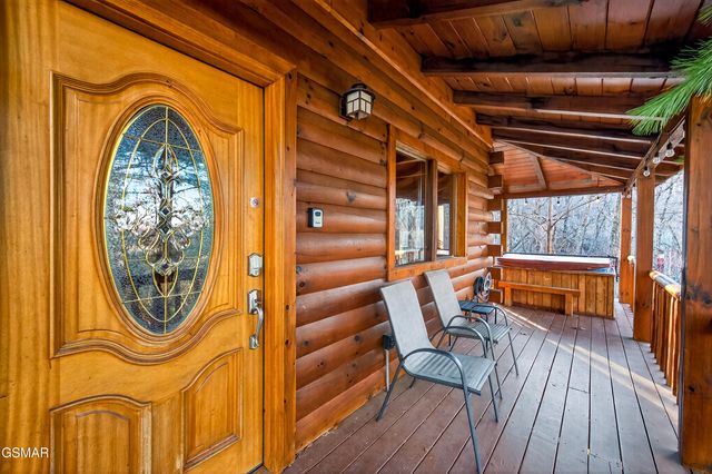 2332 Raymond Hollow Road, Sevierville, TN 37876