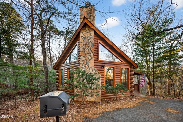 2332 Raymond Hollow Road, Sevierville, TN 37876