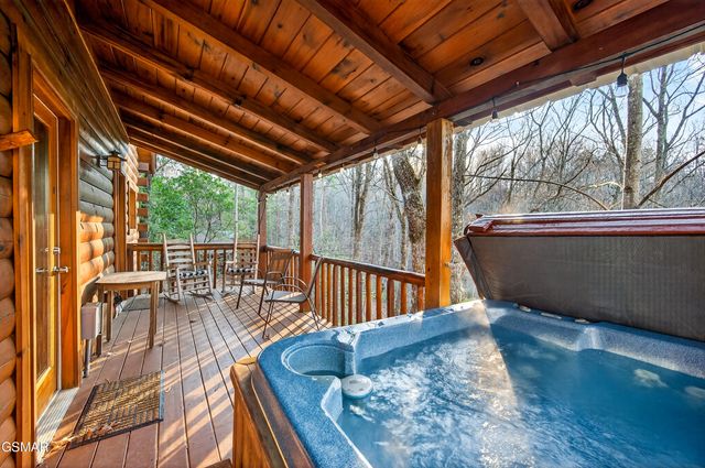 2332 Raymond Hollow Road, Sevierville, TN 37876