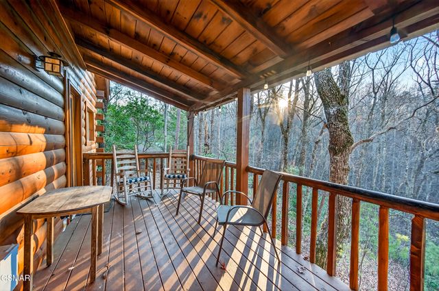 2332 Raymond Hollow Road, Sevierville, TN 37876