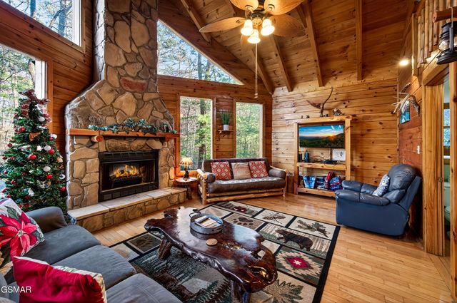 2332 Raymond Hollow Road, Sevierville, TN 37876