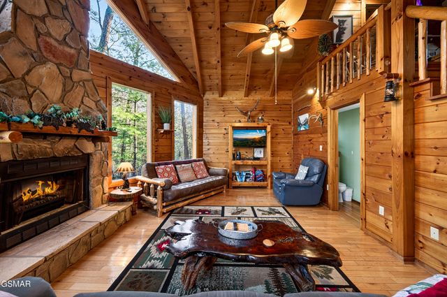 2332 Raymond Hollow Road, Sevierville, TN 37876