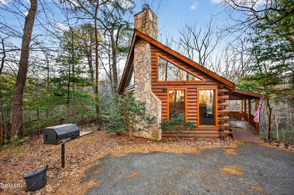 2332 Raymond Hollow Road, Sevierville, TN 37876