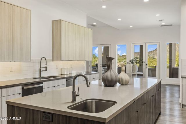 6134 N 44TH Street, Paradise Valley, AZ 85253