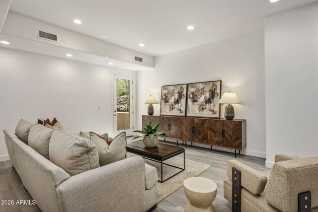 6134 N 44TH Street, Paradise Valley, AZ 85253