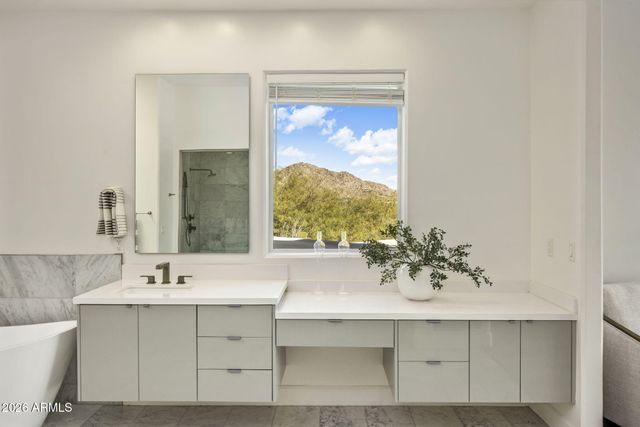 6134 N 44TH Street, Paradise Valley, AZ 85253