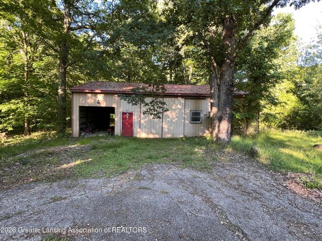8515 E Price Road, Laingsburg, MI 48848