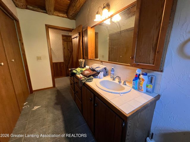 8515 E Price Road, Laingsburg, MI 48848