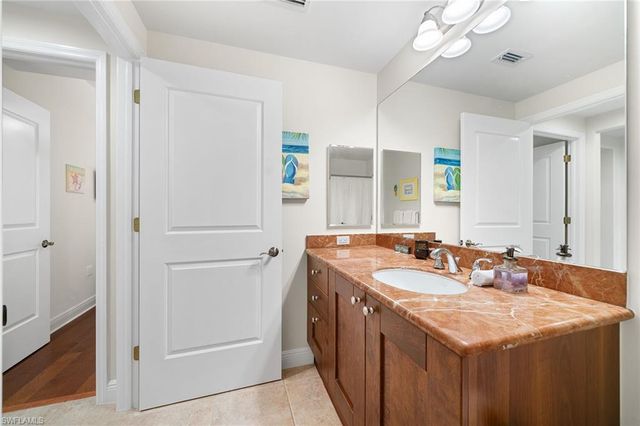 1015 Sandpiper ST # D105, Naples, FL 34102