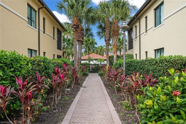 1015 Sandpiper ST # D105, Naples, FL 34102