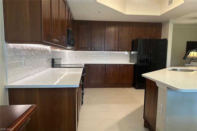 1015 Sandpiper ST # D105, Naples, FL 34102