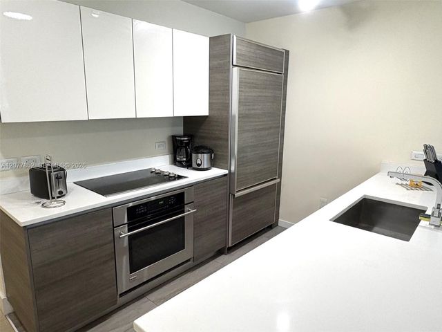 1100 S Miami Avenue 811, Miami, FL 33130
