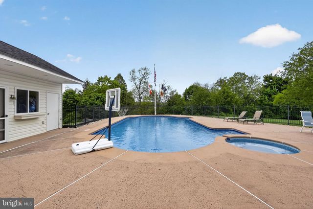 547 CARRIAGE HOUSE LN, Harleysville, PA 19438