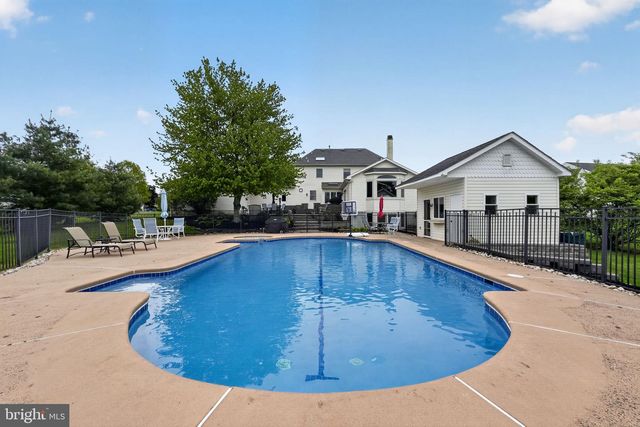 547 CARRIAGE HOUSE LN, Harleysville, PA 19438