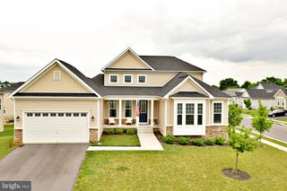 18 GRAYWOOD LN, Charles Town, WV 25414
