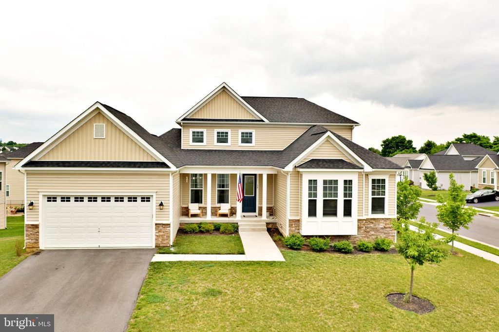 18 GRAYWOOD LN, Charles Town, WV 25414