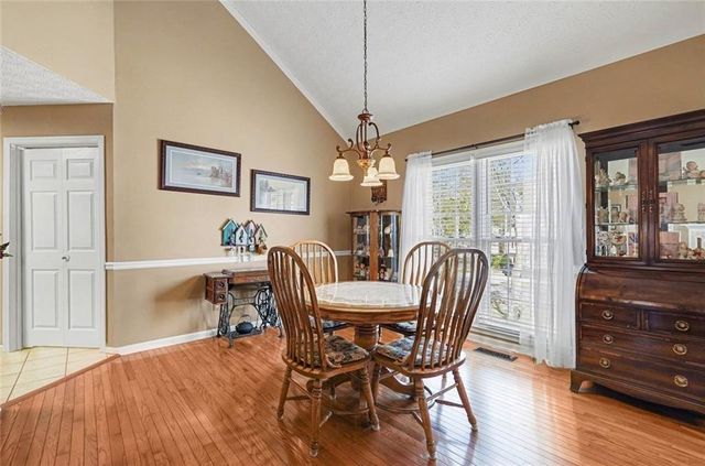 1052 SW Queensbury Run, Acworth, GA 30102